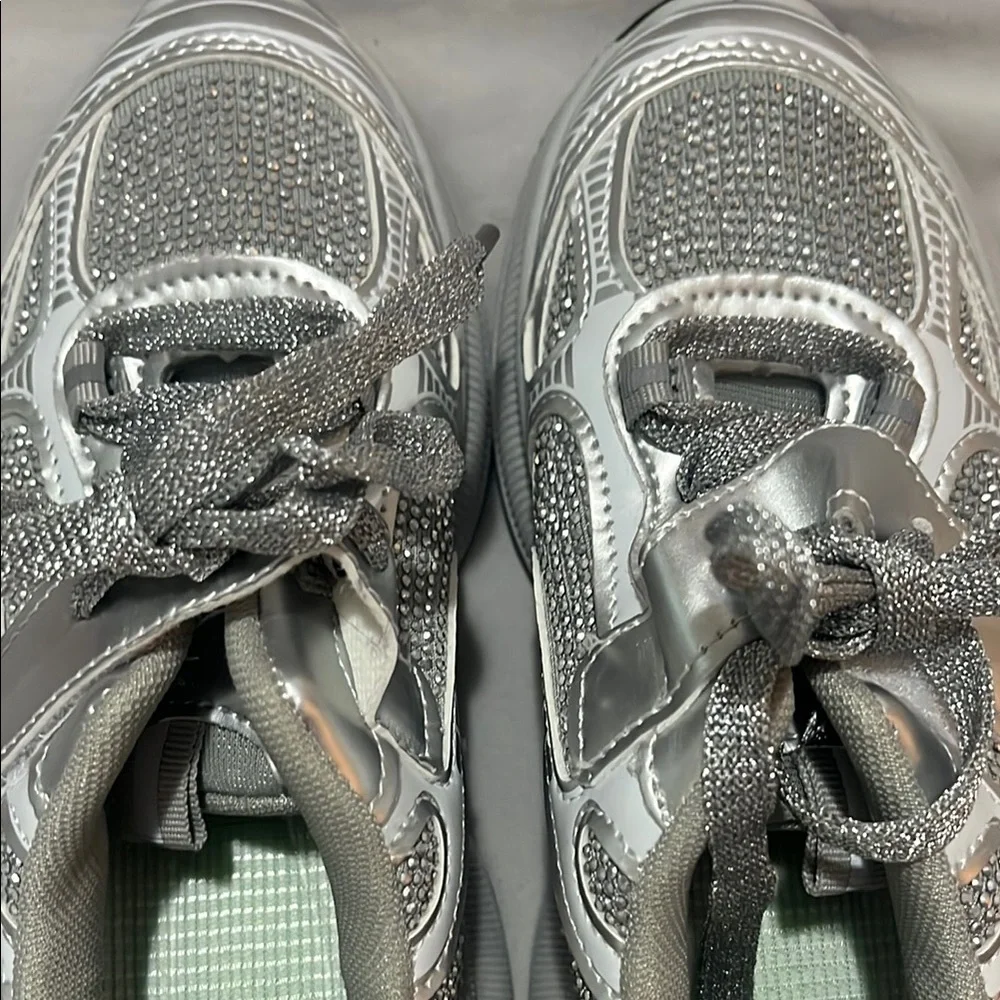 SHEIN Silver and White Sneakers Modern Sporty Design